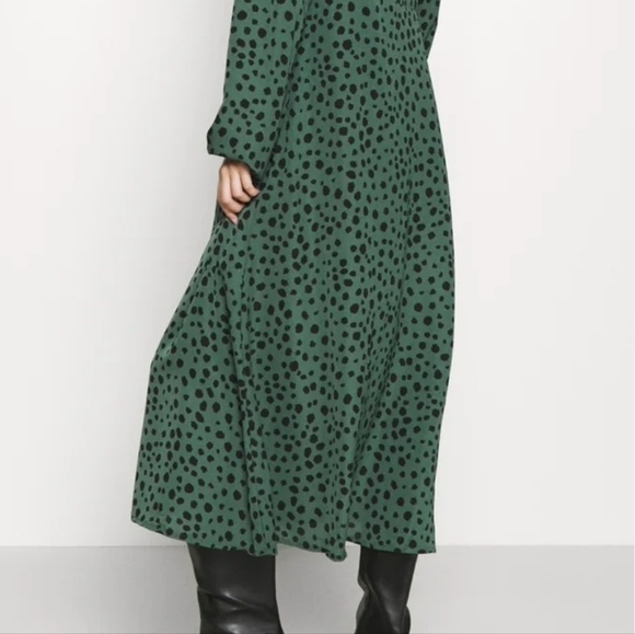 DEEP GREEN MAXI DRESS SIZE MEDIUM - Picture 2 of 5